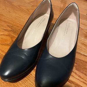 Ecco Sculpted Navy 45mm Heel (my favorite comfy, yet professional shoe) EU42